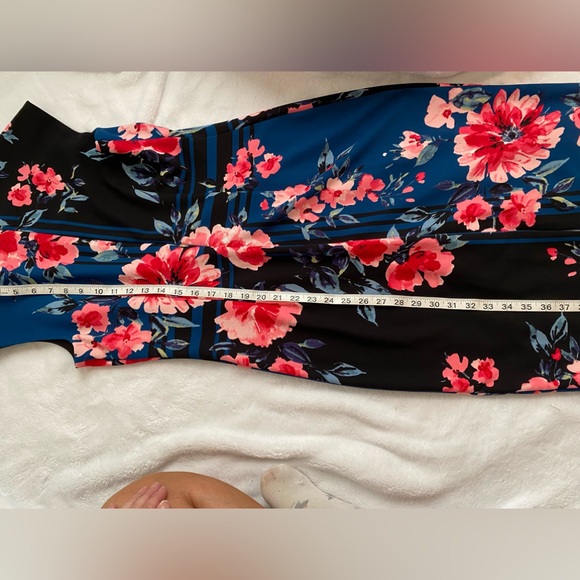 Vince Camuto dress - Picture 6 of 11